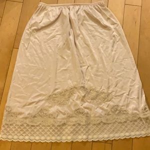 Beautiful Vintage Wonder Maid Non Cling Tan Half Slip